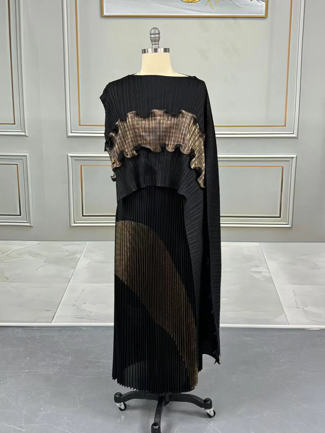 Free Size Pleated Skirt Suit One-shoulder Top + long Skirt Women's 2-piece Set